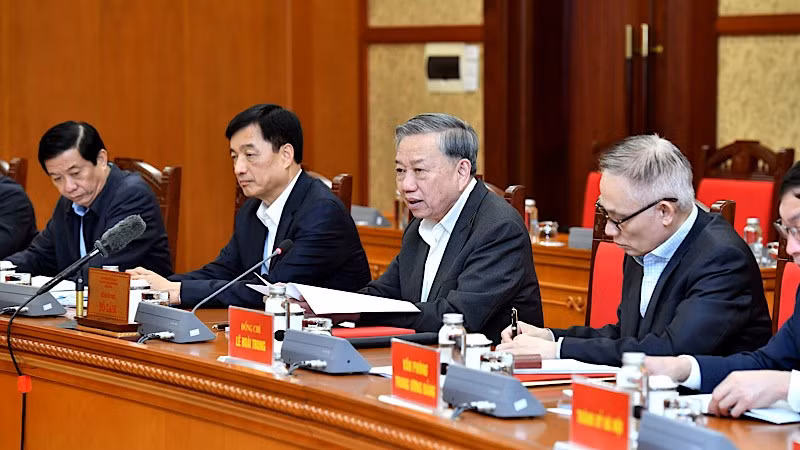 Генеральный секретарь ЦК КПВ То Лам председательствует на рабочей встрече. Фото: Данг Кхоа