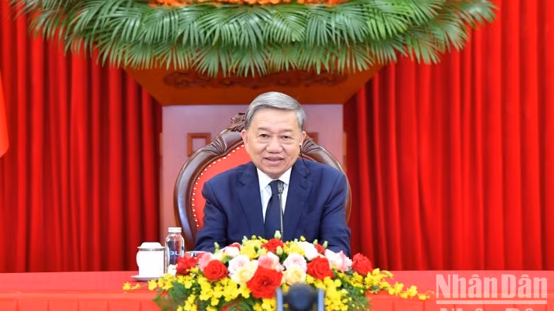 Генеральный секретарь ЦК КПВ То Лам провел телефонный разговор с Председателем АНК, Президентом ЮАР Сирилом Рамафосой. Фото: Данг Кхоа