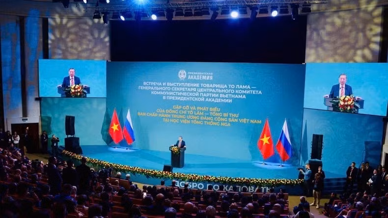 Генеральный секретарь ЦК КПВ То Лам выступает с речью в Российской академии народного хозяйства и государственной службы при Президенте РФ (РАНХиГС). Фото: ВИА