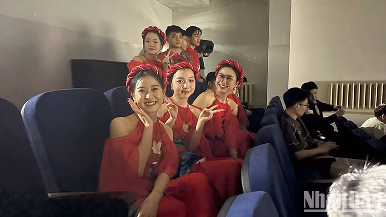 Вьетнамские студенты активно участвуют в культурных мероприятиях школы. Фото: Тхюи Ван