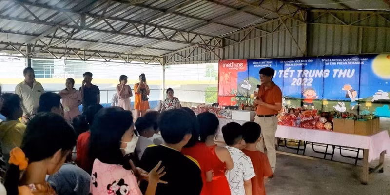 Генеральный консул Ву Нгок Ли выступает с речью. Фото: thoidai.com.vn