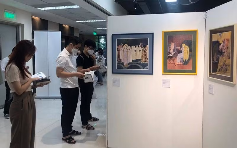 Посетители на выставке.