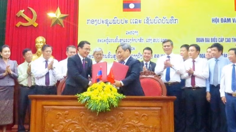 Стороны подписывают меморандум о сотрудничестве.