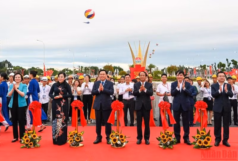 Церемония открытия улицы Вансуан в городе Фойен. Фото: Зюи Линь