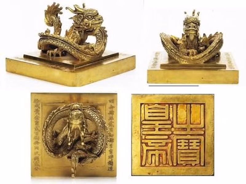 Золотая печать «Император» императора Минь Манга. Фото: VNA