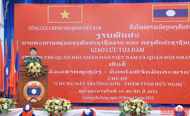 Генерал армии Лыонг Кыонг выступает на беседе. Фото: Чинь Зунг 