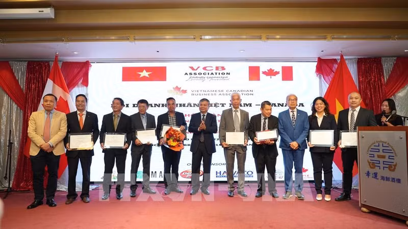 Церемония создания Ассоциации вьетнамско-канадских предпринимателей. Фото: VNA