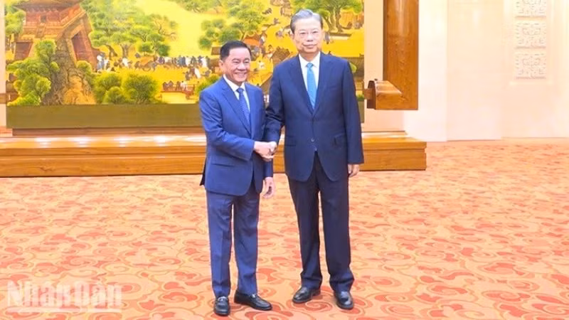 Товарищ Чан Кам Ту и товарищ Чжао Лэцзи.