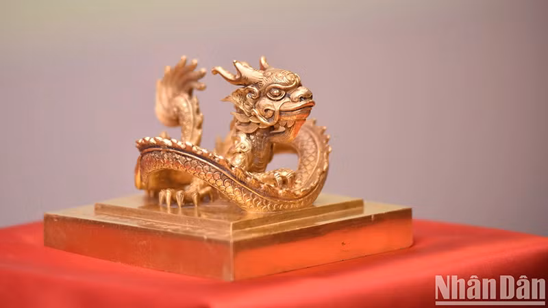 Золотая печать «Император» династии Нгуен. Фото: Минь Зюи