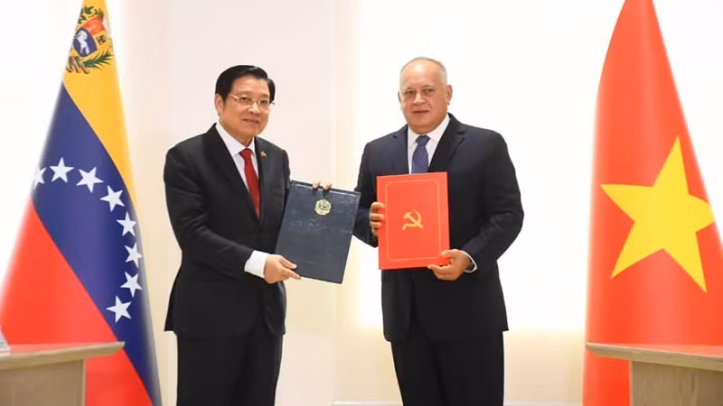 Стороны подписали Соглашение о сотрудничестве между КПВ и ЕСПВ. Фото: ВИА