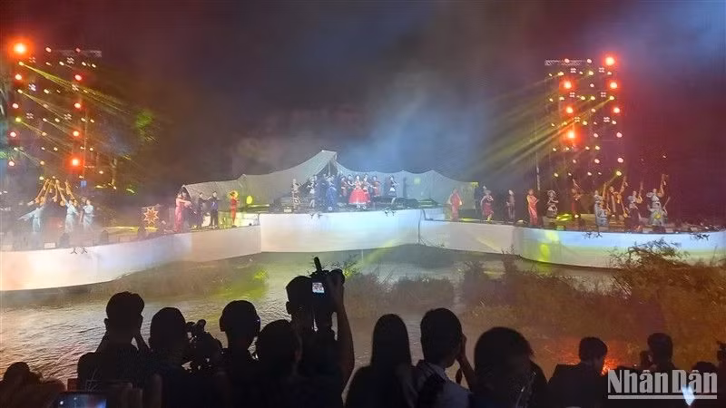 Церемония открытия фестиваля водопада Банжок 2023 года.