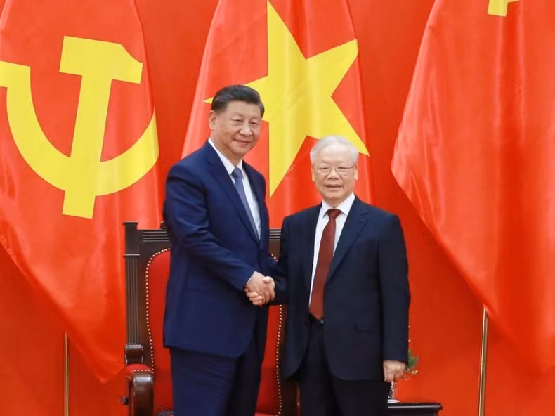 Генеральный секретарь ЦК КПВ Нгуен Фу Чонг и Генеральный секретарь ЦК КПК, Председатель Китая Си Цзиньпин на встрече. Фото: ВИА
