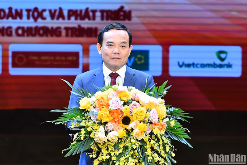 Вице-премьер Чан Лыу Куанг выступает с речью. Фото: Тхюи Нгуен