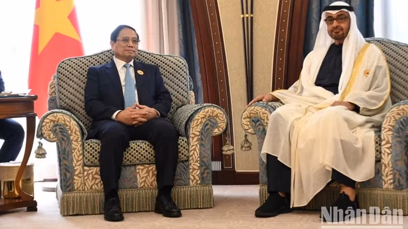 Премьер-министр Фам Минь Тьинь на встрече с Президентом ОАЭ шейхом Мухаммедом бен Заидом Аль Нахайяном. Фото: Зыонг Жанг