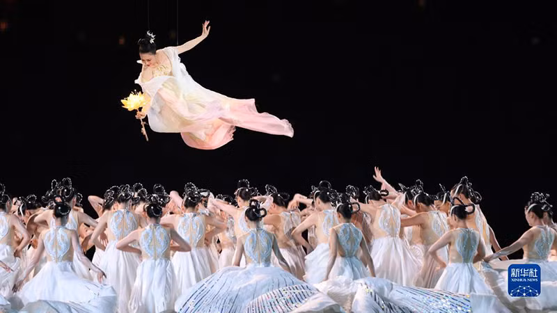 Художественный номер на церемонии закрытия.