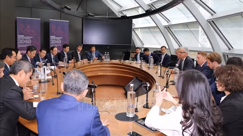 Делегация на рабочей встрече со Специальным посланником Правительства Австралии по экономической стратегии в Юго-Восточной Азии Николасом Муром. Фото: ВИА