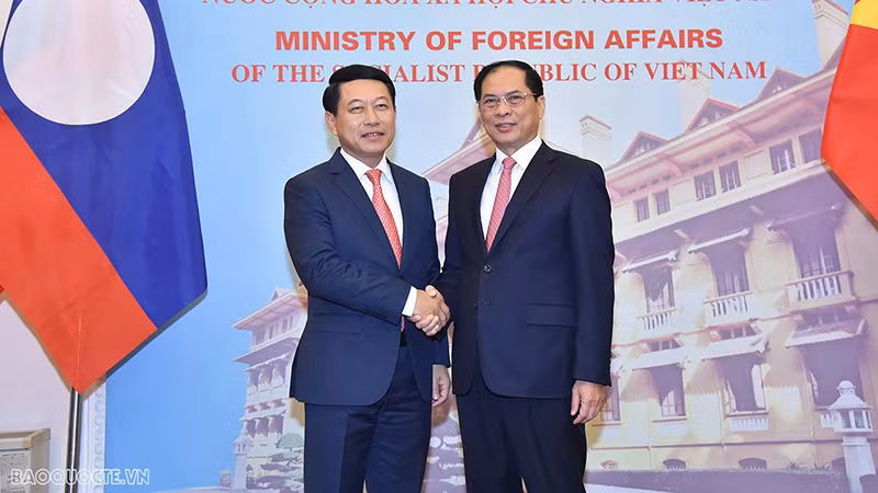 Министры иностранных дел Вьетнама и Лаоса. Фото: baoquocte.vn