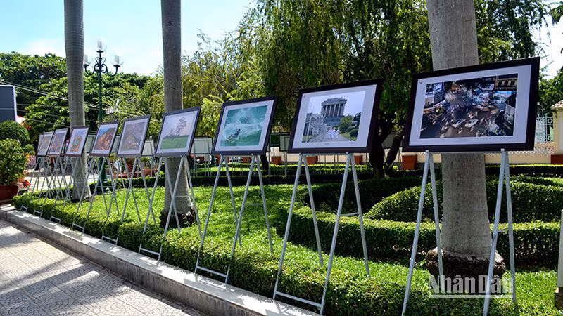 На выставке представлено 200 работ 82 авторов.