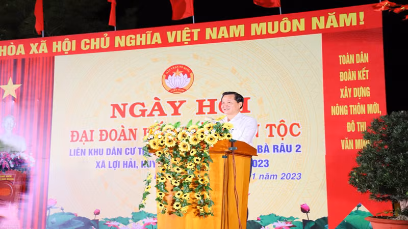 Вице-премьер Ле Минь Кхай выступает на Дне великого национального единства в провинции Ниньтхуан.