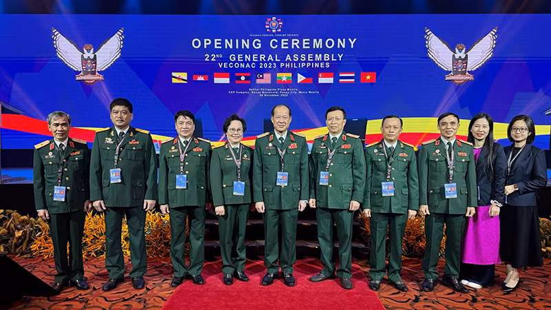 Делегация Общества ветеранов войны Вьетнама принимает участие в мероприятии. Делегация Общества ветеранов войны Вьетнама принимает участие в мероприятии.