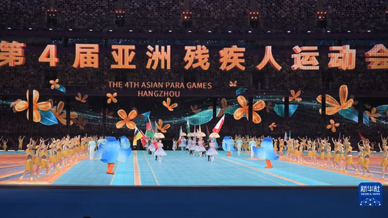 Флаги стран и территорий в Олимпийском спортивном центре Ханчжоу. Флаги стран и территорий в Олимпийском спортивном центре Ханчжоу.