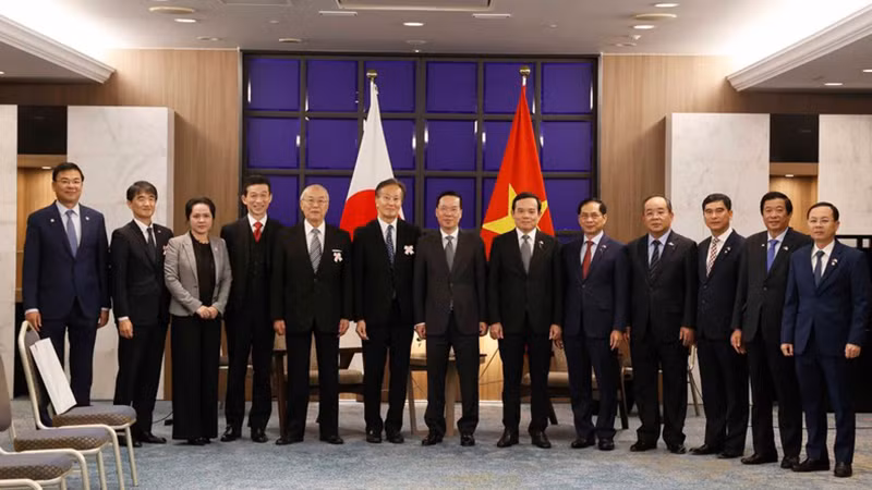 Президент Во Ван Тхыонг и делегация Ассоциации дружбы Кюсю-Вьетнам. Фото: ВИА