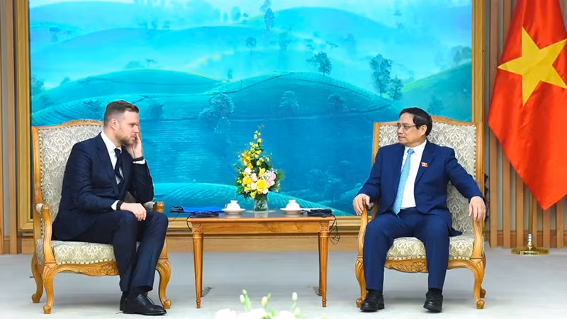 Премьер-министр Фам Минь Тьинь и Министр иностранных дел Литвы Габриэлюс Ландсбергис. Фото: Чан Хай