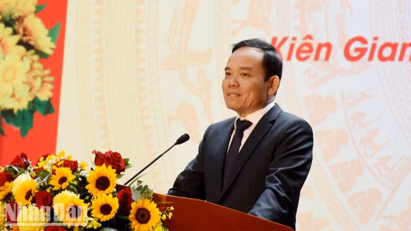 Вице-премьер Чан Лыу Куанг выступает с руководящей речью.