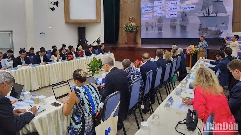 Делегаты на пленарном заседании 24 октября в Университете Дананга. Фото Ань Дао