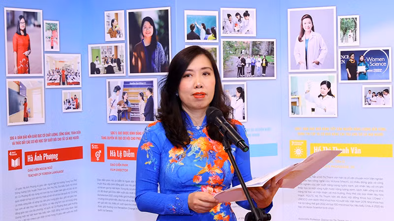 Заместитель министра иностранных дел Ле Тхи Тху Ханг выступает с речью. Фото: ВИА