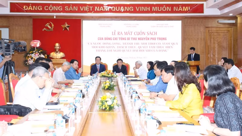 Церемония презентации книги.