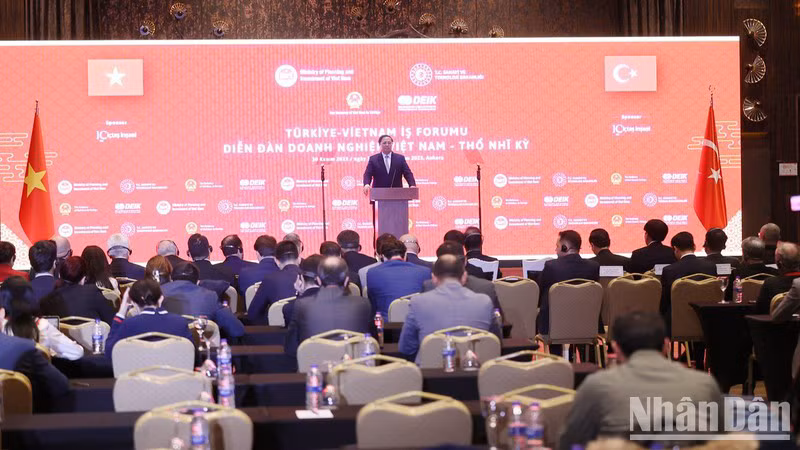 Общий вид бизнес-форума.