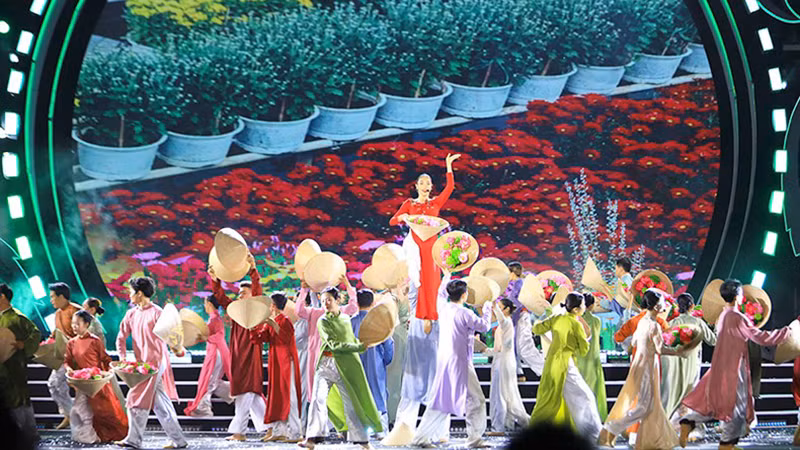 Художественный номер на церемонии открытия фестиваля.