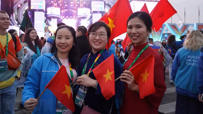 Вьетнамские девушки на Всемирном фестивале молодежи. Фото: ВИА