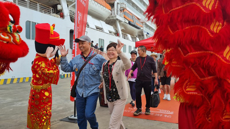 Куангнинь встретил первый круизный лайнер в 2024 году. Фото: kinhtetrunguong.vn