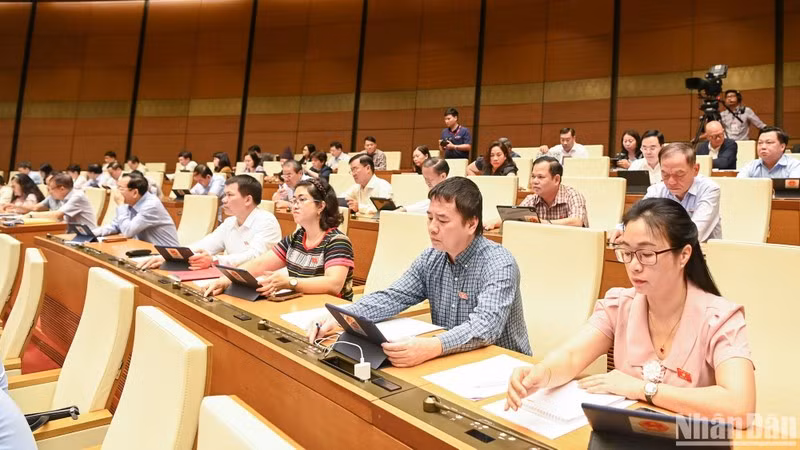 Депутаты НС принимают Резолюцию, одобряющую документ о присоединении Великобритании к ВПТТП. Фото: Зюи Линь