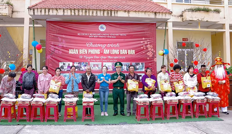Программа «Пограничная весна согревает сердца жителей деревни» в провинции Шокчанг.