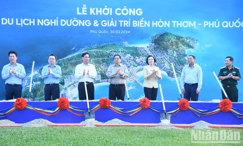 Церемония закладки фундамента пляжного курорта и развлекательного комплекса Хонтхом – Фукуок.