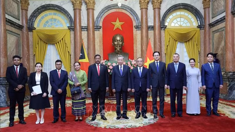 Президент То Лам и делегация Посольства Восточного Тимора. Фото: ВИА