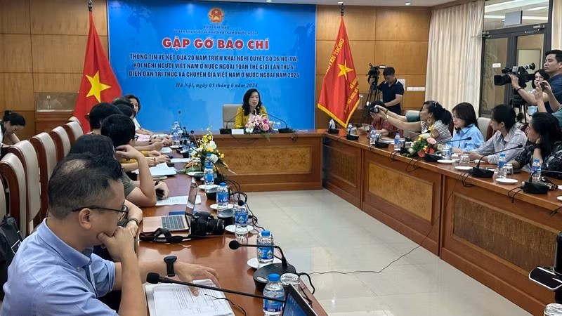 Общий вид пресс-конференции. 