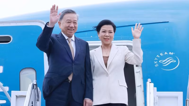 Генеральный секретарь ЦК КПВ, Президент То Лам и супруга. Фото: ВИА