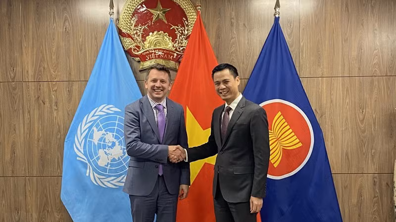 Посол Данг Хоанг Жанг и Президент APF Фрэнсис Друэн. Фото: ВИА