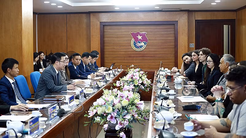 Общий вид встречи делегации Коммунистической партии США с представителями ЦК КСМ им. Хо Ши Мина.