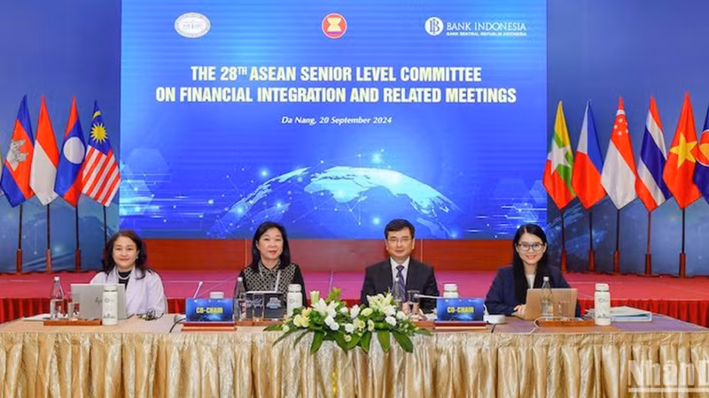Предсатвители Государственного банка Вьетнама и Центрального банка Индонезии сопредседательствуют на заседании. Фото: Ань Дао