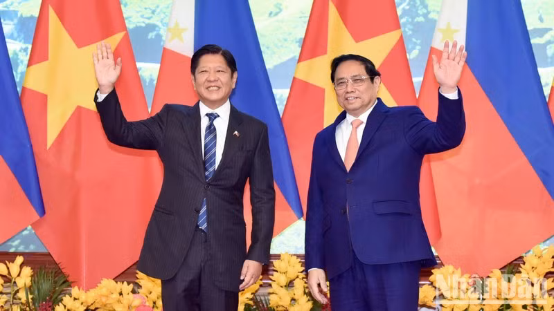 Премьер-министр Фам Минь Тьинь и Президент Филиппин Фердинанд Ромуальдес Маркос-младший. Фото: Чан Хай