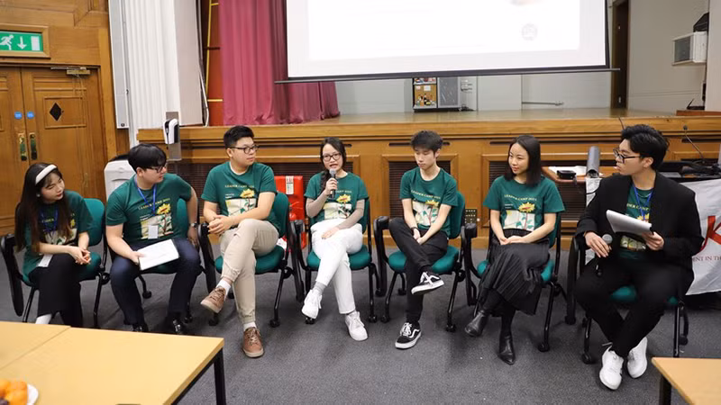 Вьетнамские студенты выступают на мероприятии в рамках Лагеря лидеров. Фото: ВИА