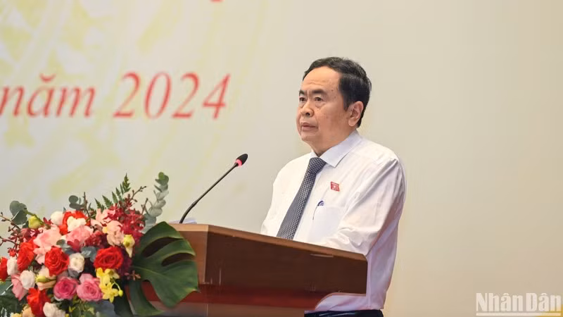 Председатель НС Чан Тхань Ман выступает на конференции. Фото: Зюи Линь