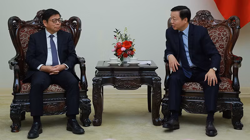 Вице-премьер Чан Хонг Ха принимает Председателя CRSC Лу Циляна. Фото: VGP