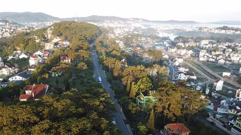 Далат расположен на высоте 1.500 м над уровнем моря и является известным туристическим городом Вьетнама с преимуществом умеренного климата круглый год. (Фото: ВИА)