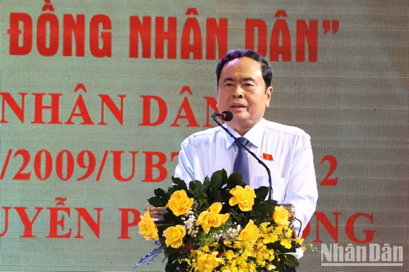 Председатель НС Чан Тхань Ман выступает с руководящей речью. Председатель НС Чан Тхань Ман выступает с руководящей речью.